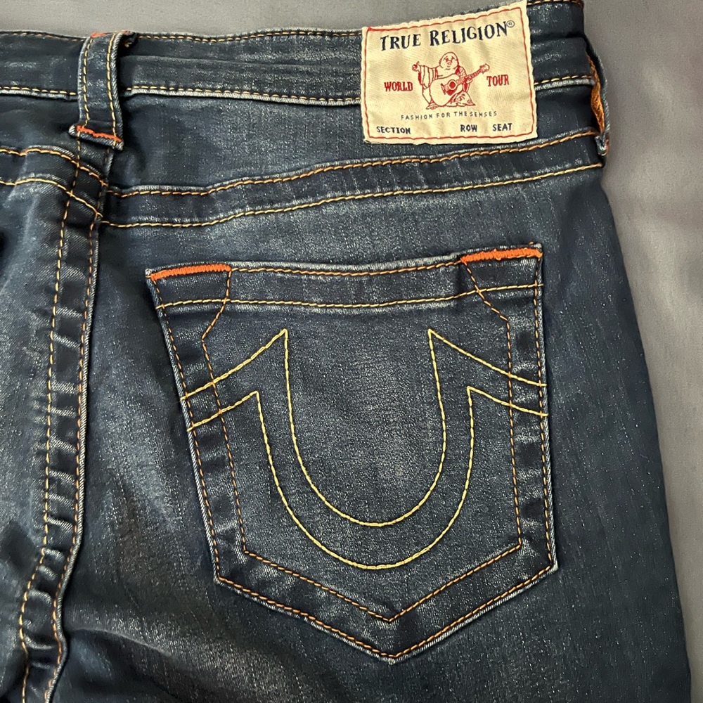 TRUE RELIGION SKINNY JEANS. SIZE 33. Dark wash. Super skinny stretch